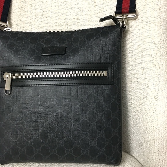 Authentic Gucci unisex crossbody bag black monogram coated canvas - Picture 5 of 16